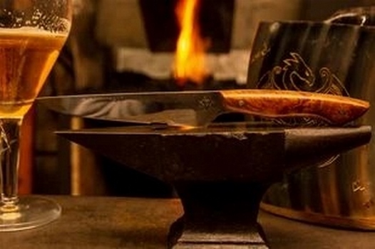 Couteaux de table manche en loupe de de chêne, Vielverge, O Feu Forgé