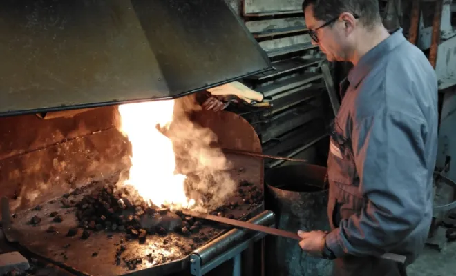 Couteau forgé, stage de forge coutellerie, artisan forgeron à Vielverge proche de Chalon-sur-Saône, Vielverge, O Feu Forgé