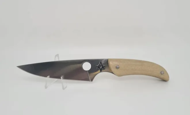 L' Officier couteau d' office, manche micarta blanc