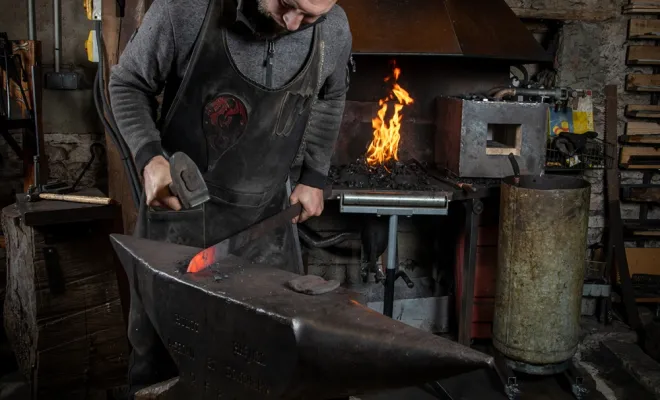 L' atelier par photocreanomade.fr, Vielverge, O Feu Forgé